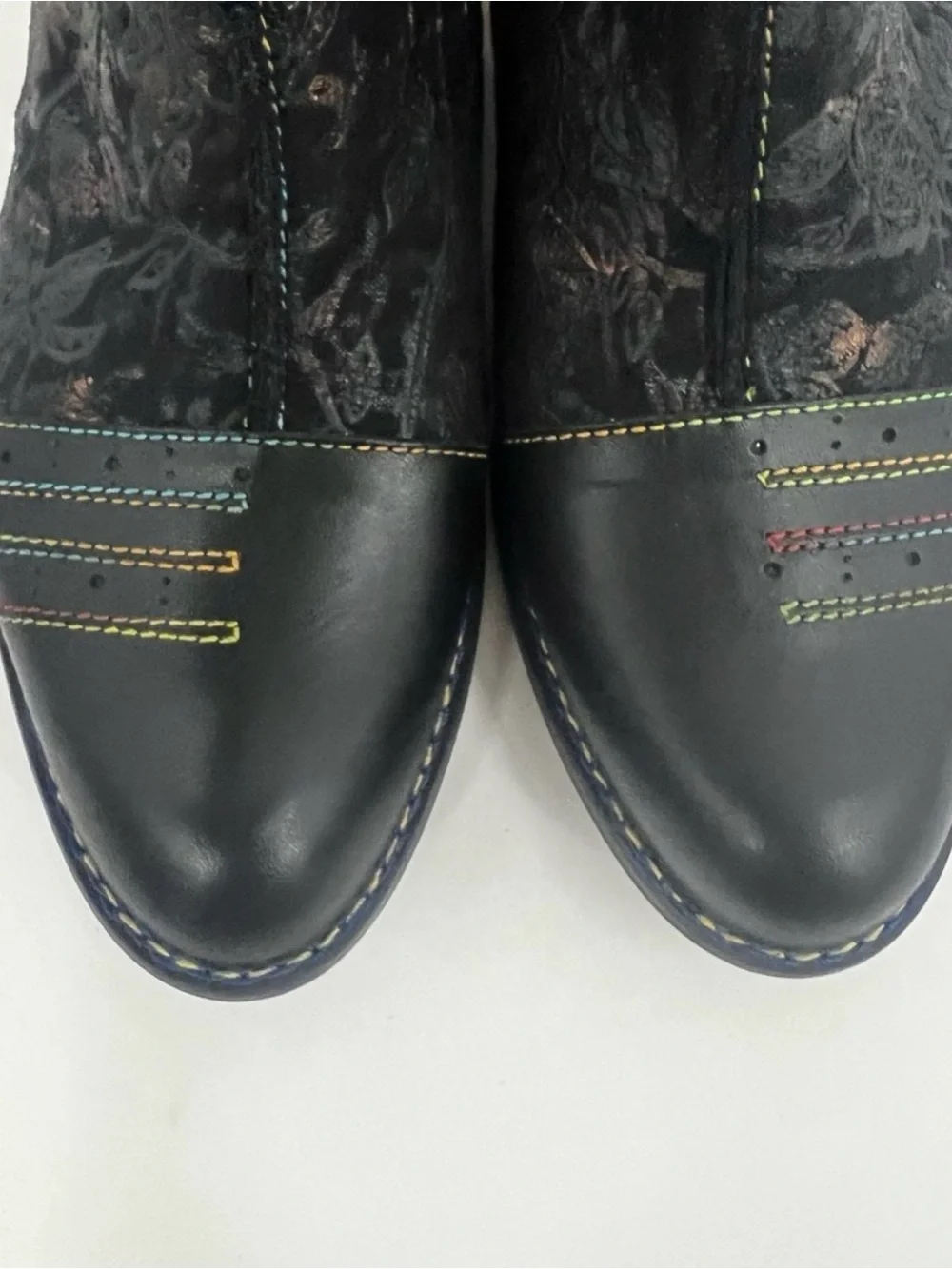 Men's Black Floral-Textured Chukka Boots with Decorative Buckle